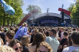 Heerlijke, zondagse sfeer op Bevrijdingspop Haarlem 2024