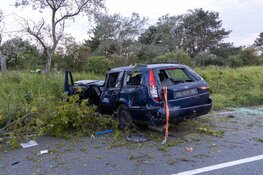 Auto crasht op Zeeweg in Overveen