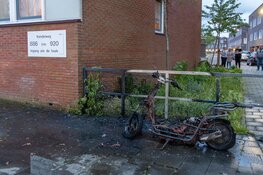 Scooter in brand aan Vondelweg in Haarlem