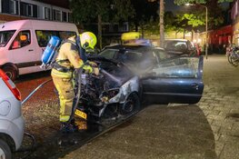 Autobrand in Siwartstraat te Haarlem