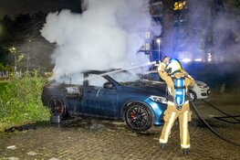 Autobrand aan de Jan van Zutphenstraat in Haarlem