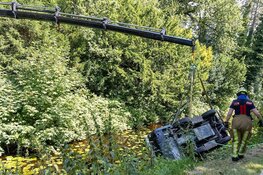 Onderhoudswagentje valt om op begraafplaats in Heemstede