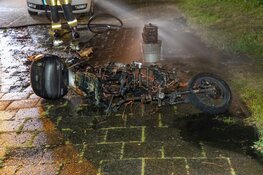Scooterbrand aan Gerard Ravestraat in Haarlem