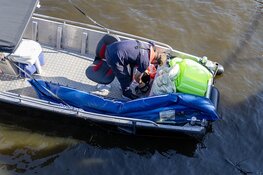 Hulpdiensten groots uitgerukt voor afgedreven bootje in Haarlem