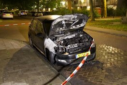 Nachtelijke autobrand op Milaanstraat in Haarlem