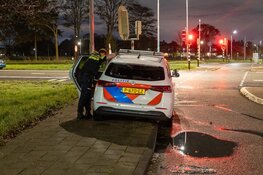 Passagier gooit autosleutels van taxi naar buiten na conflict over tarief in Haarlem