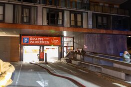 Brand in parkeergarage in Haarlem: twee auto's verwoest