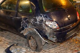 Veel schade bij geparkeerde auto’s, bestuurder gaat er vandoor in Haarlem