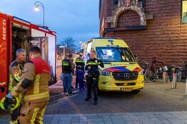 Kind vast in roltrap in bioscoop Haarlem