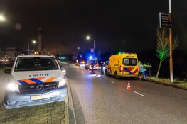 Auto vliegt uit de bocht en eindigt in sloot in Haarlem
