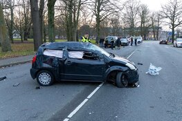 Automobilist slaat over de kop en vlucht in Haarlem