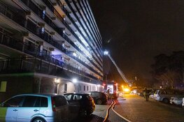 Veel schade bij brand in woning van flatgebouw in Haarlem