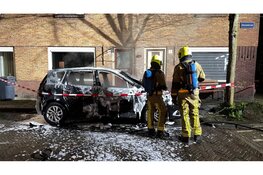 Auto in brand aan Slamatstraat in Haarlem