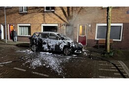 Auto in brand aan Slamatstraat in Haarlem