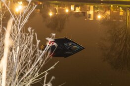 Auto in Ringvaart in Heemstede na vergeten handrem