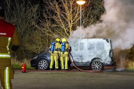 Bestelbusje uitgebrand op parkeerplaats in Overveen
