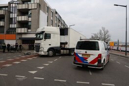 Kind gewond na aanrijding met vrachtwagen in Haarlem