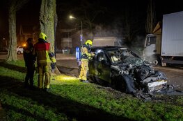 Geparkeerde auto in brand aan Ter Spijtstraat in Haarlem