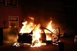 Man uit woning gehaald na autobrand in Haarlem