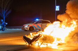 Motorfiets vliegt in brand bij ongeluk in Haarlem