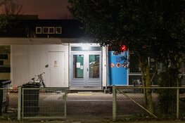 Politie doet onderzoek bij buurthuis in Haarlem
