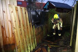 Brand in achtertuin van woning in Plataanstraat in Haarlem