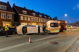 Auto crasht op Spaarndamseweg in Haarlem