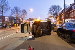 Auto crasht op Spaarndamseweg in Haarlem