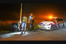 Scooter botst op lantaarnpaal in Spaarndam, twee gewonden