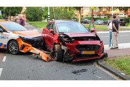 Auto's flink beschadigd na ongeval op kruising Heemstede