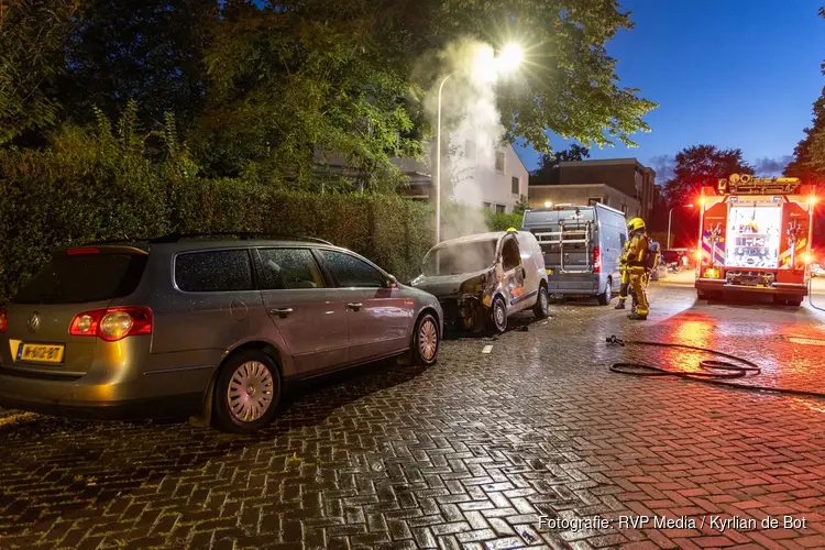 Bestelbusje verwoest bij nachtelijke autobrand in Haarlem
