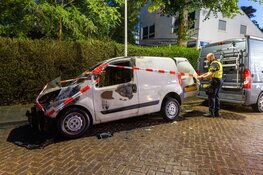 Bestelbusje verwoest bij nachtelijke autobrand in Haarlem