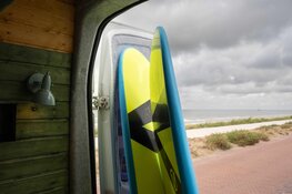 Surfen als therapie: Reggeborgh Foundation helpt Het Huis met Surfproject