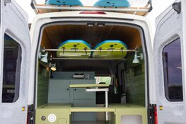 Surfen als therapie: Reggeborgh Foundation helpt Het Huis met Surfproject