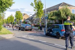 Twee auto’s flink beschadigd na ongeval in Haarlem
