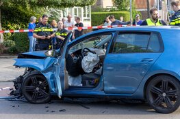 Twee auto’s flink beschadigd na ongeval in Haarlem