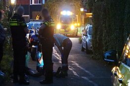 Voetganger aangereden door auto in Spaarndam, auto rijdt door