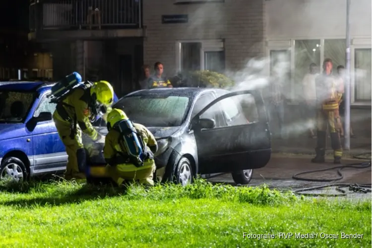Politie onderzoekt nachtelijke autobrand in Haarlem