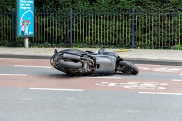 Scooterrijder gewond na aanrijding met auto in Bloemendaal