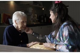 Rondrijdende trailer 'Ik zie alles, hoor alles en wil alles' vraagt aandacht voor Wereld Alzheimer Dag