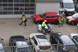 Muur zwartgeblakerd na brand bij autohandelaar in Heemstede