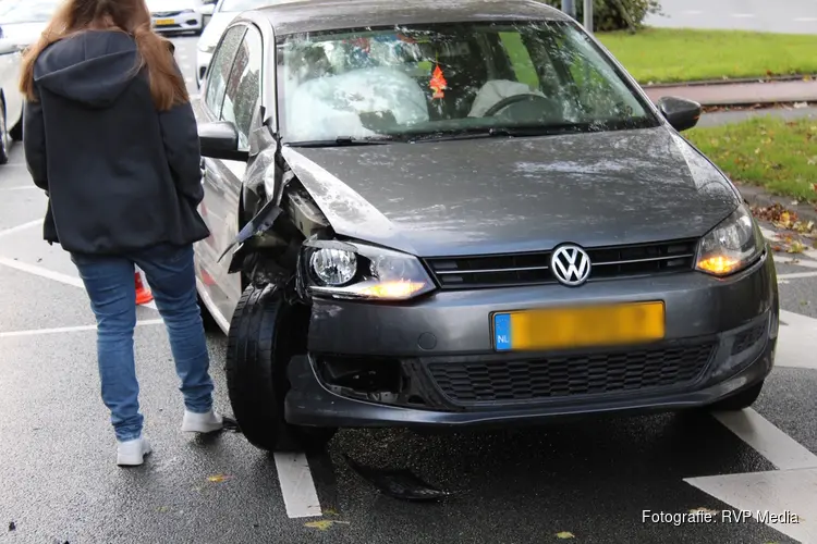 Schade na botsing op kruising in Heemstede