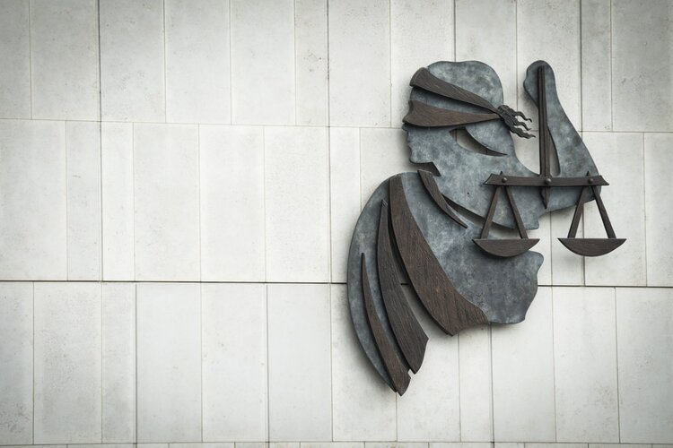 Vijf verdachten faillissementsfraude voor de politierechter