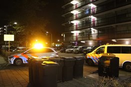 Schade na brand bij voordeur in Haarlem