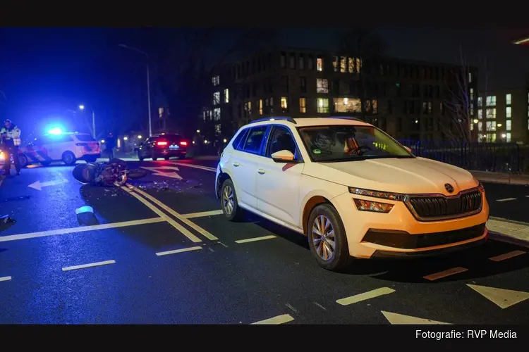 Motorrijder gewond na botsing met auto in Haarlem