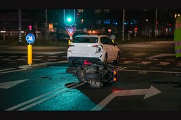 Motorrijder gewond na botsing met auto in Haarlem