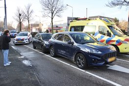 Automobilist gewond na aanrijding in Haarlem, traumahelikopter opgeroepen