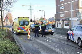 Automobilist gewond na aanrijding in Haarlem, traumahelikopter opgeroepen
