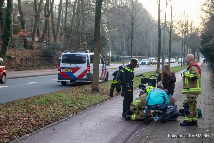 Brandweer bevrijdt voet van meisje tussen spaken