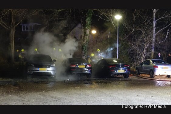 Meerdere auto's in brand in Spaarndam